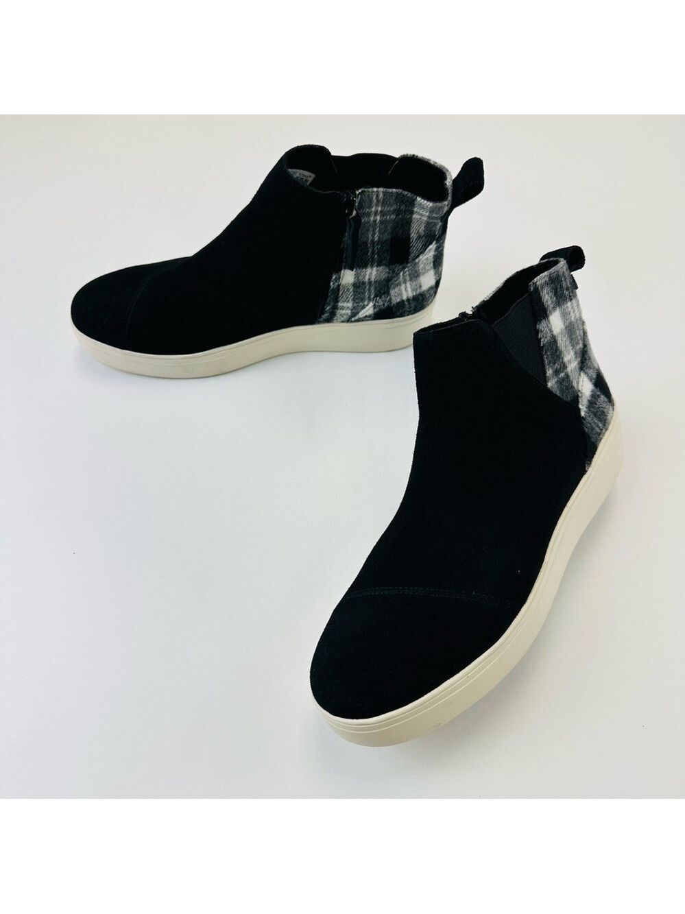 Toms womens sneaker boots Jamie plaid black low profile zip  Size 12 genderless